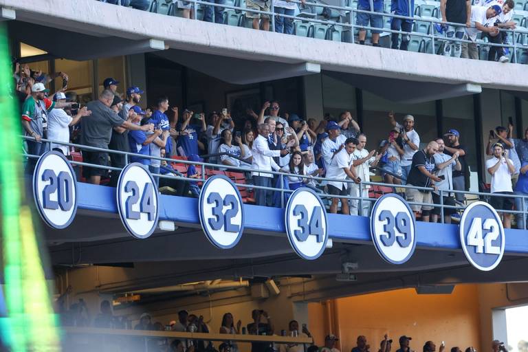 Dodgers retire Fernando Valenzuela's No. 34 four decades after southpaw  unleashed 'Fernandomania' on LA: Sombrero-wearing fans dance to mariachi  band in honor of 'El Toro