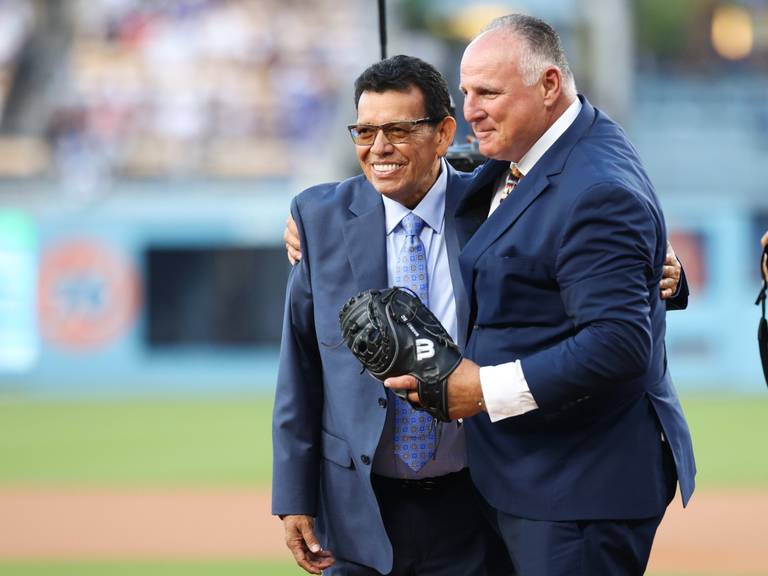 Dodgers retire Fernando Valenzuela's No. 34 four decades after southpaw  unleashed 'Fernandomania' on LA: Sombrero-wearing fans dance to mariachi  band in honor of 'El Toro