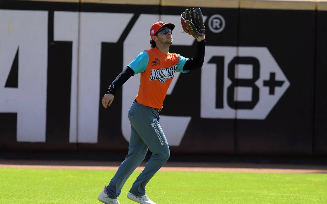 Develan bobbleheads Naranjeros en el estadio Fernando Valenzuela -  Uniradio Informa Sonora