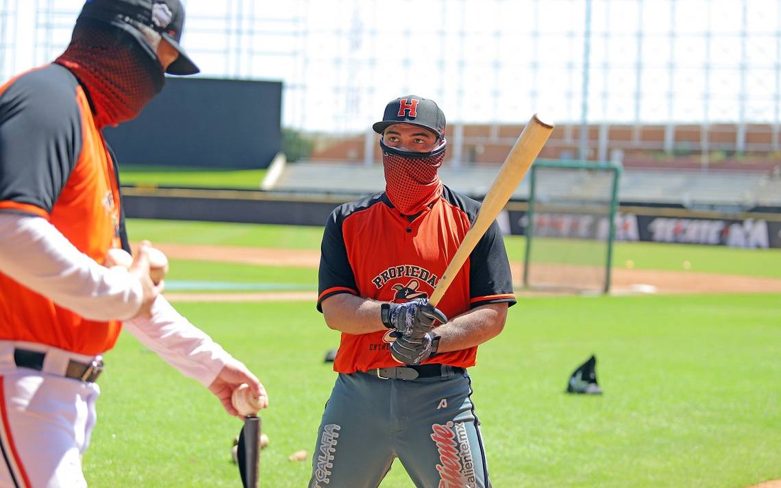 Elmer Dessens, Coachde pitcheo , durante entrenamiento de los