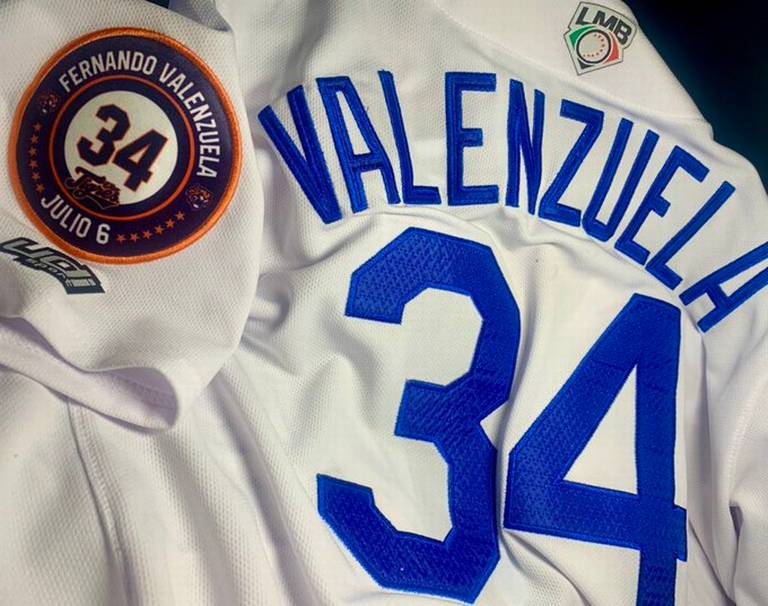 Develan bobbleheads Naranjeros en el estadio Fernando Valenzuela -  Uniradio Informa Sonora