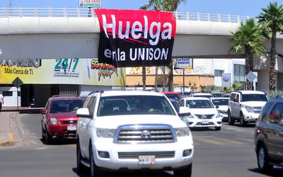 Colocan En Puente Bandera Rojinegra De La Universidad De Sonora Noticias Locales Policiacas Sobre Mexico Y El Mundo El Sol De Hermosillo Sonora