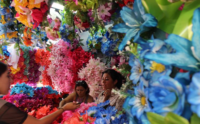 Comerciantes reportan buena venta de coronas de flores por el Día de Muertos  - El Sol de Hermosillo | Noticias Locales, Policiacas, sobre México, Sonora  y el Mundo